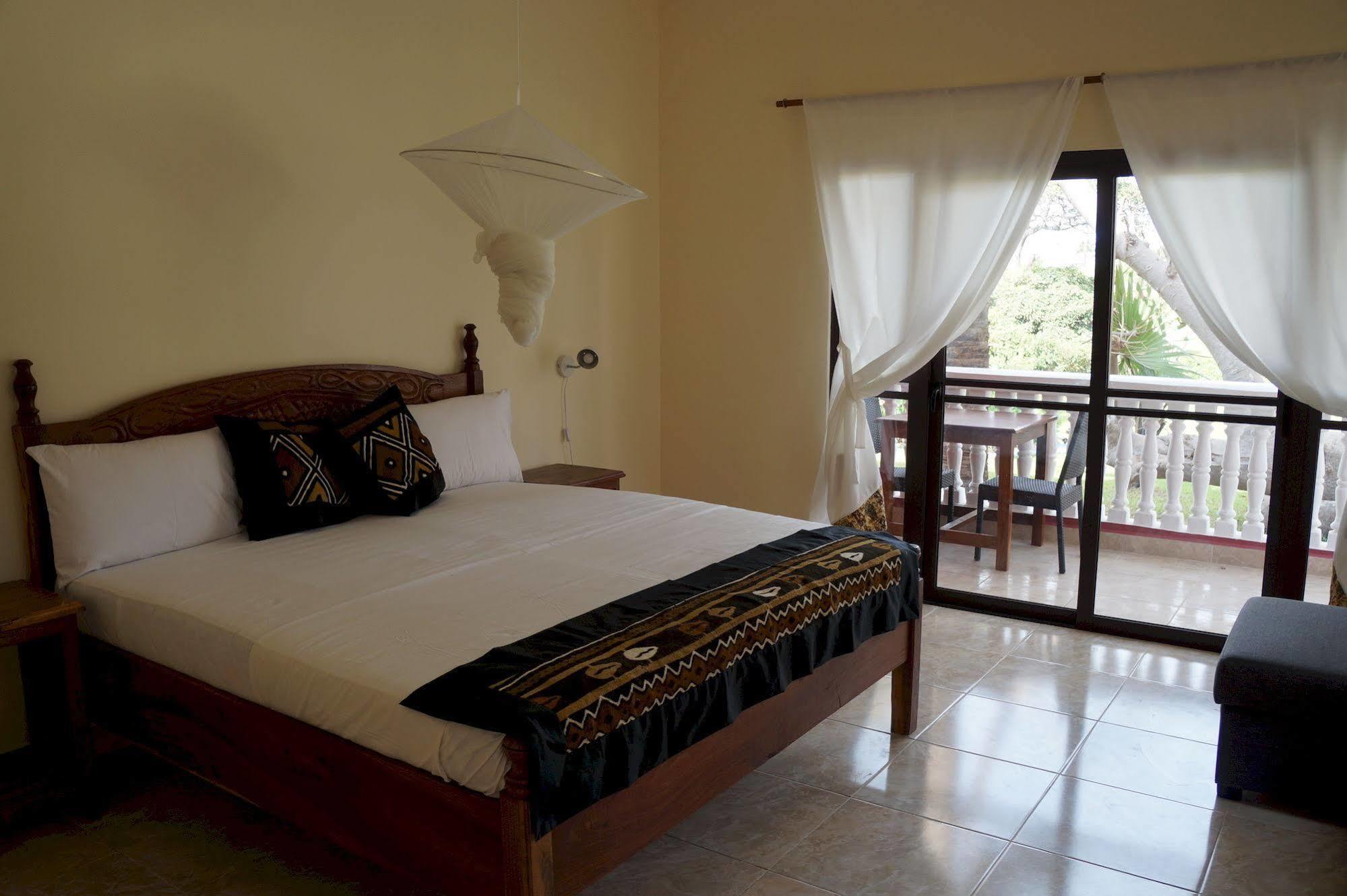 Lemon Creek Hotel Resort Bijilo Eksteriør billede